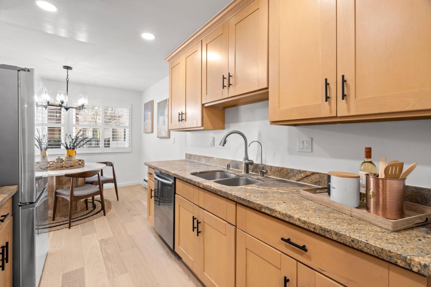 Detail Gallery Image 9 of 26 For 150 W Edith Ave #14,  Los Altos,  CA 94022 - 2 Beds | 2 Baths