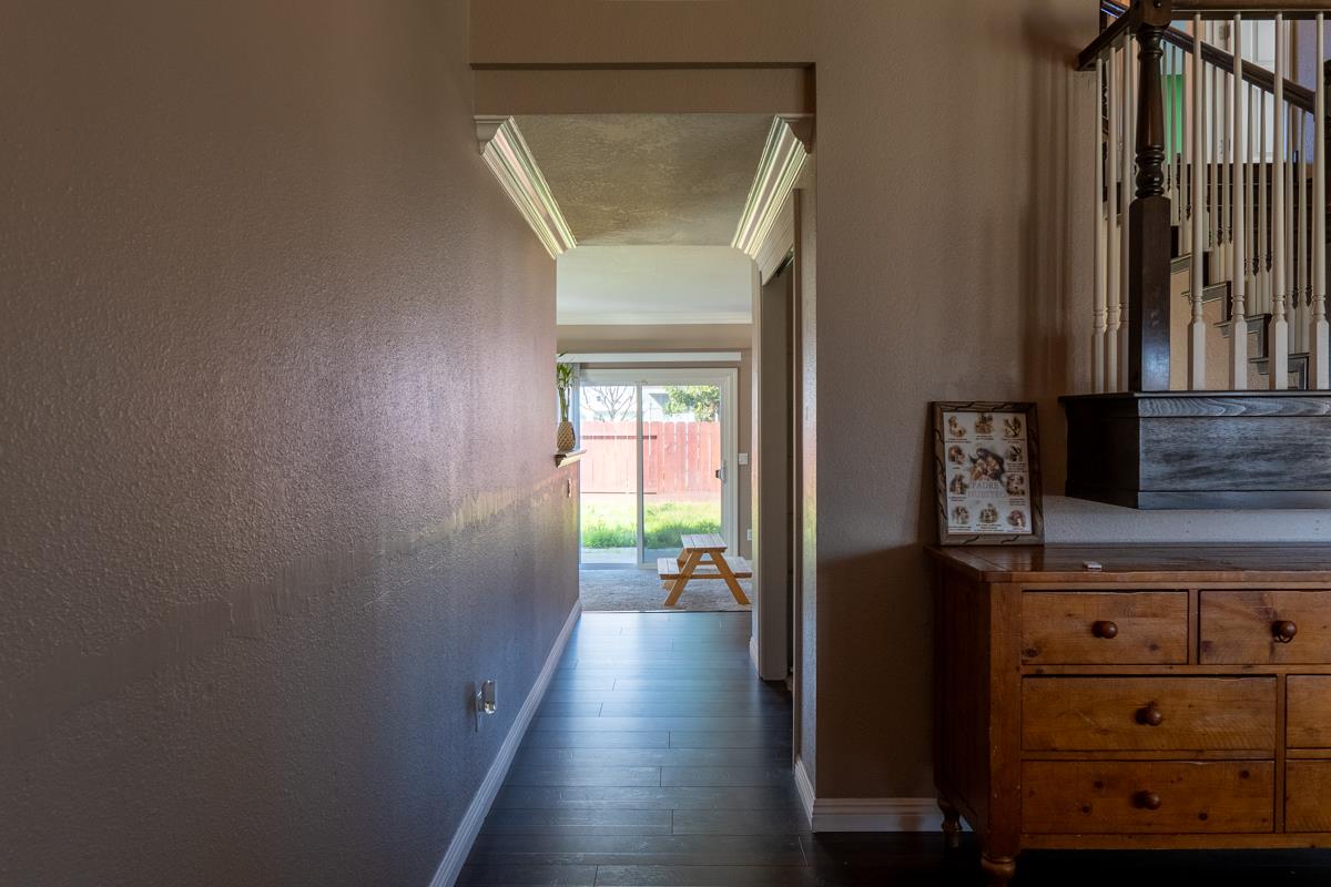 Detail Gallery Image 12 of 17 For 1333 Bryant Ct, Manteca,  CA 95336 - 3 Beds | 2/1 Baths