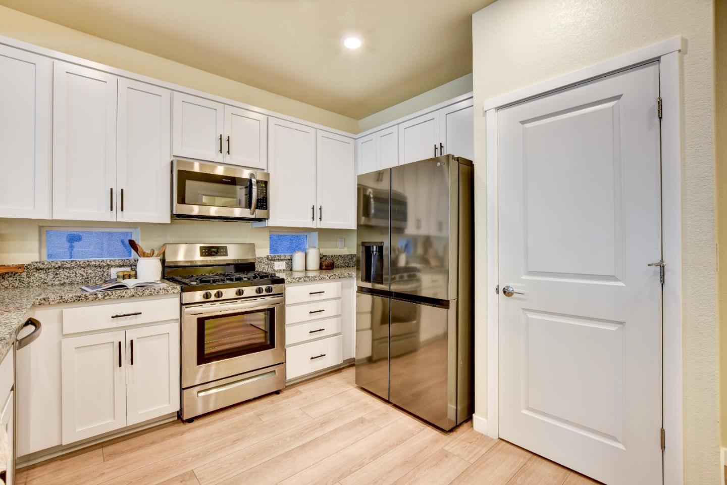 Detail Gallery Image 10 of 48 For 3515 Sparrow Ct, West Sacramento,  CA 95691 - 3 Beds | 2/1 Baths