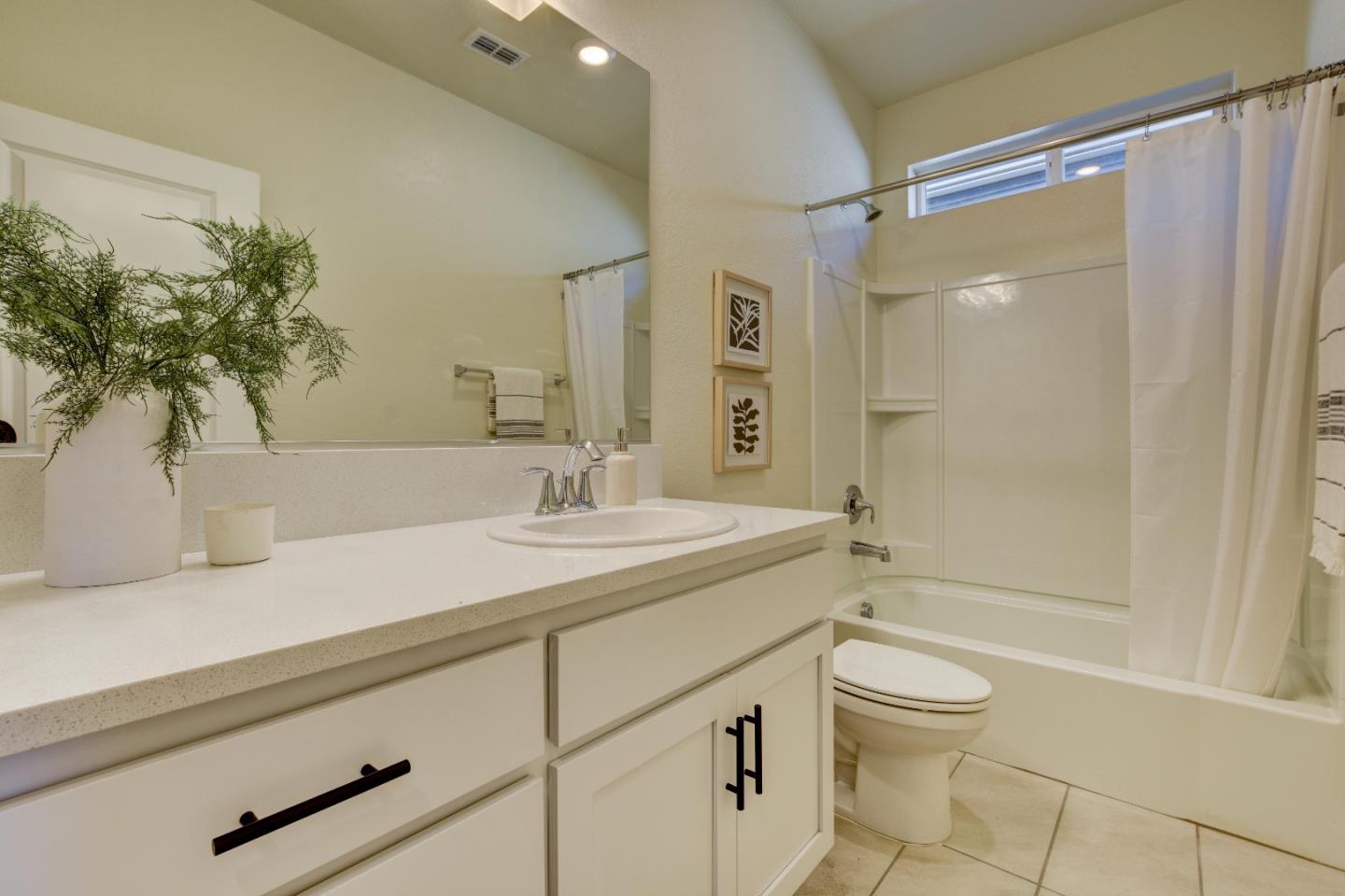 Detail Gallery Image 28 of 48 For 3515 Sparrow Ct, West Sacramento,  CA 95691 - 3 Beds | 2/1 Baths