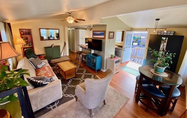 Detail Gallery Image 6 of 24 For 1190 7th Ave #14,  Santa Cruz,  CA 95062 - 2 Beds | 2 Baths