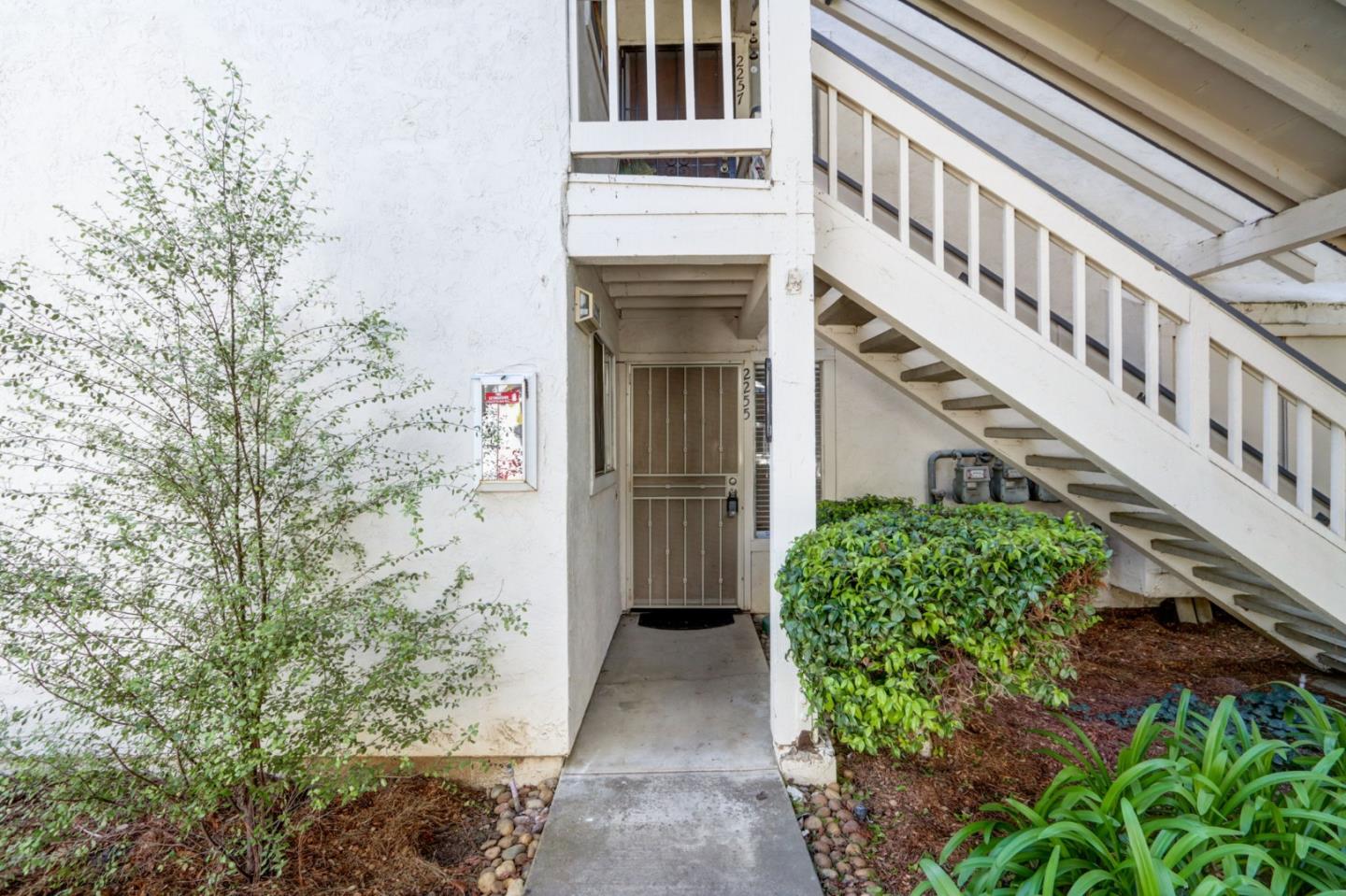 Detail Gallery Image 1 of 31 For 2255 Summerton Dr, San Jose,  CA 95122 - 2 Beds | 2 Baths