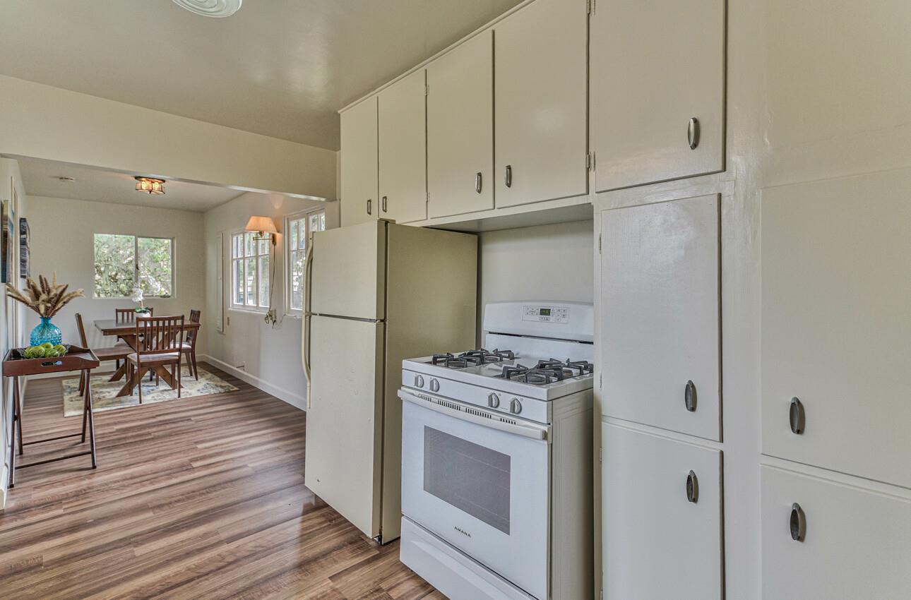 Detail Gallery Image 14 of 29 For 310 Cypress Ave, Pacific Grove,  CA 93950 - 3 Beds | 1/1 Baths