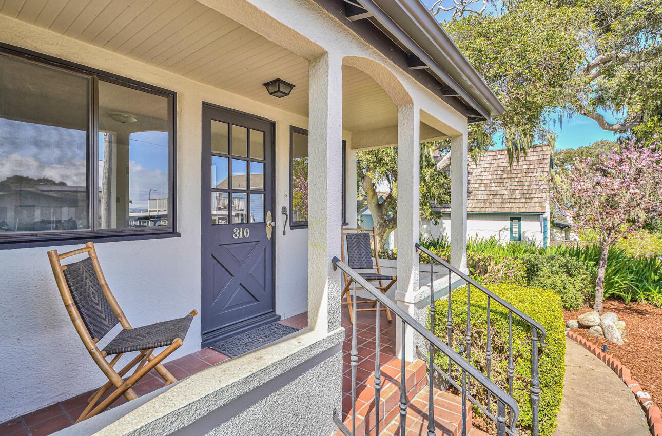 Detail Gallery Image 5 of 29 For 310 Cypress Ave, Pacific Grove,  CA 93950 - 3 Beds | 1/1 Baths