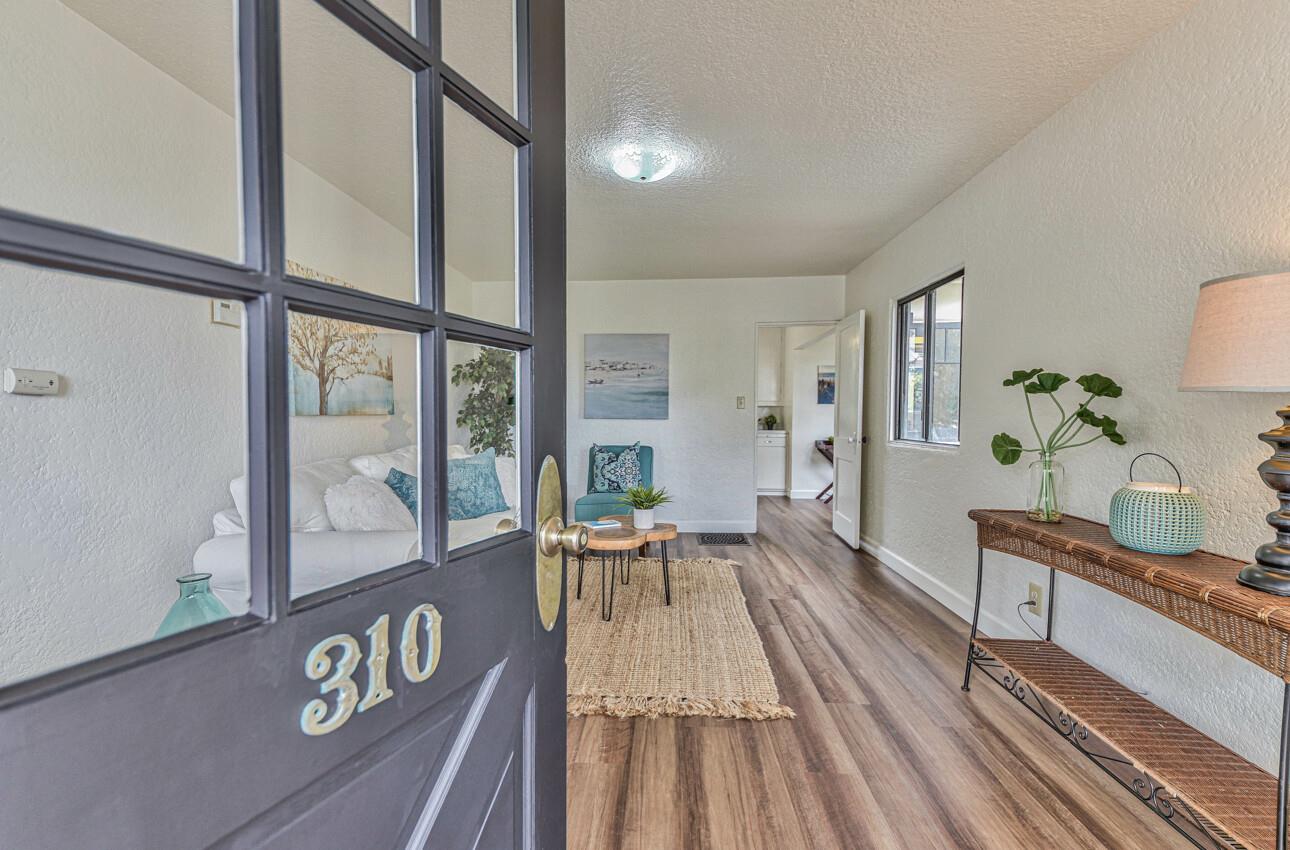 Detail Gallery Image 6 of 29 For 310 Cypress Ave, Pacific Grove,  CA 93950 - 3 Beds | 1/1 Baths