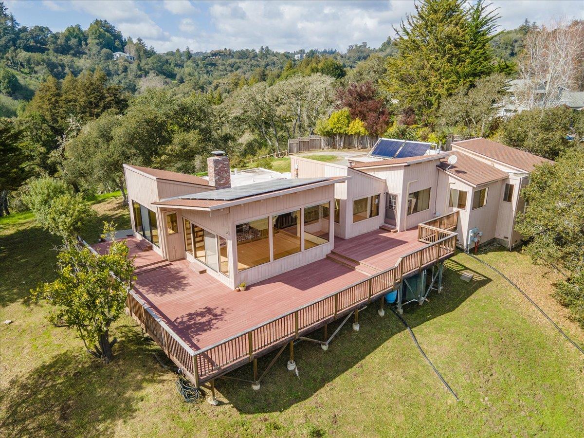 Photo of 300 Los Robles Rd in Soquel, CA