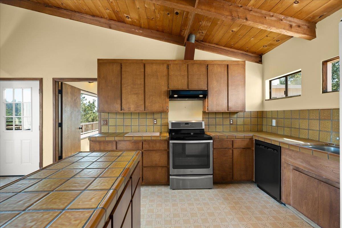 Detail Gallery Image 21 of 57 For 300 Los Robles Rd, Soquel,  CA 95073 - 3 Beds | 2/1 Baths
