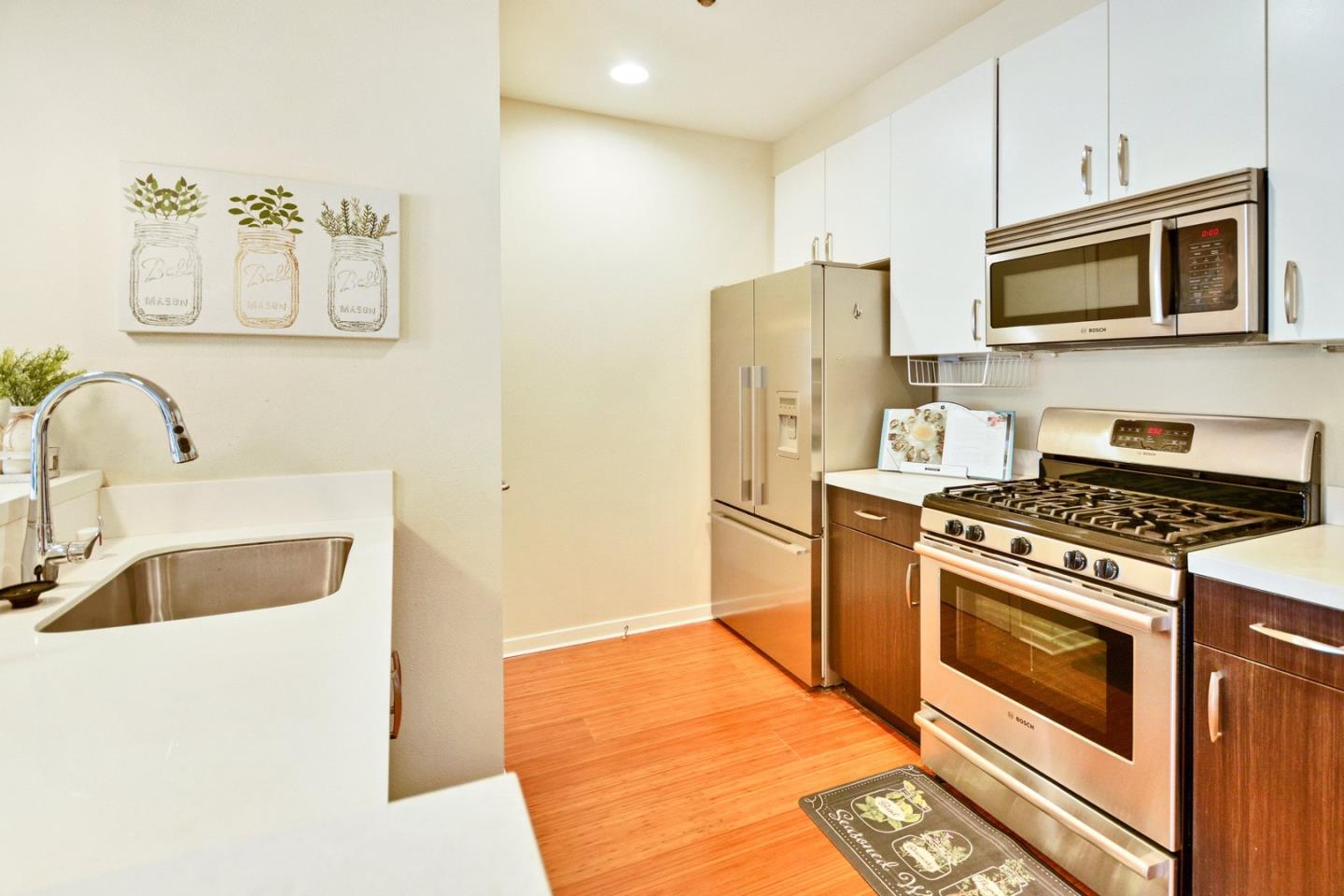 Detail Gallery Image 1 of 35 For 555 Bartlett St #312,  San Francisco,  CA 94110 - 2 Beds | 2 Baths