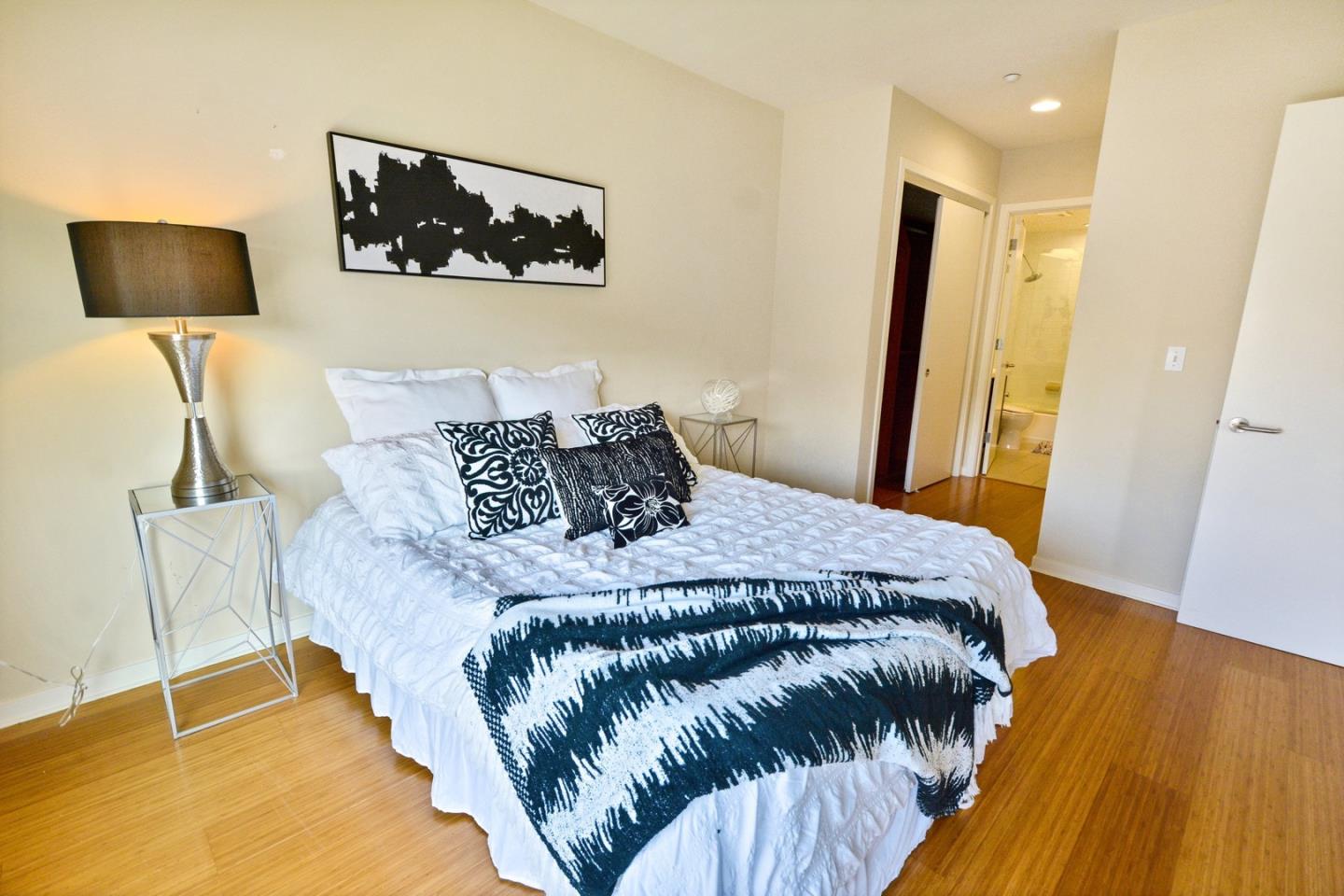 Detail Gallery Image 10 of 35 For 555 Bartlett St #312,  San Francisco,  CA 94110 - 2 Beds | 2 Baths