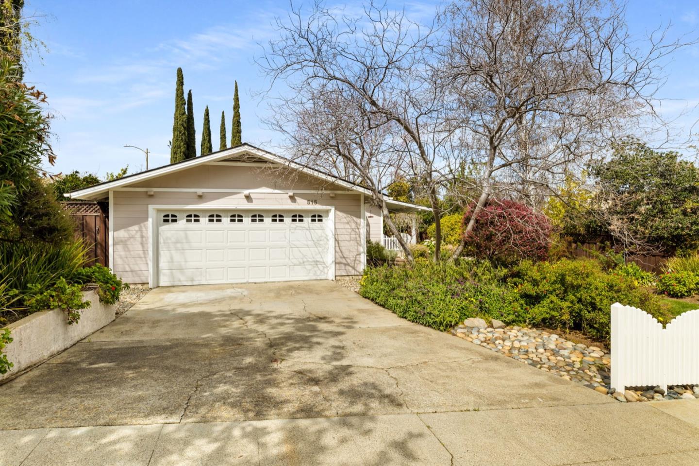 Detail Gallery Image 1 of 1 For 515 Roxbury Ln, Los Gatos,  CA 95032 - 3 Beds | 2 Baths