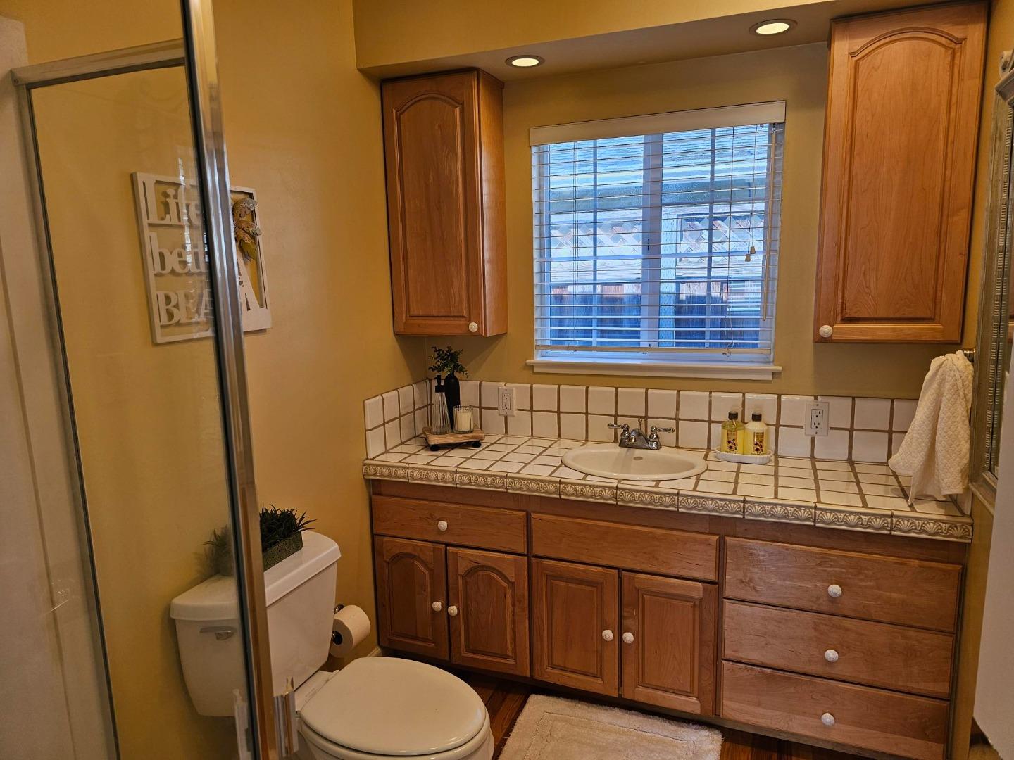 Detail Gallery Image 11 of 22 For 707 Sunset Dr, Capitola,  CA 95010 - 2 Beds | 2 Baths