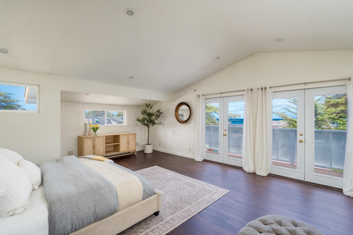 Detail Gallery Image 10 of 27 For 1124 Shell Ave, Pacific Grove,  CA 93950 - 4 Beds | 2 Baths