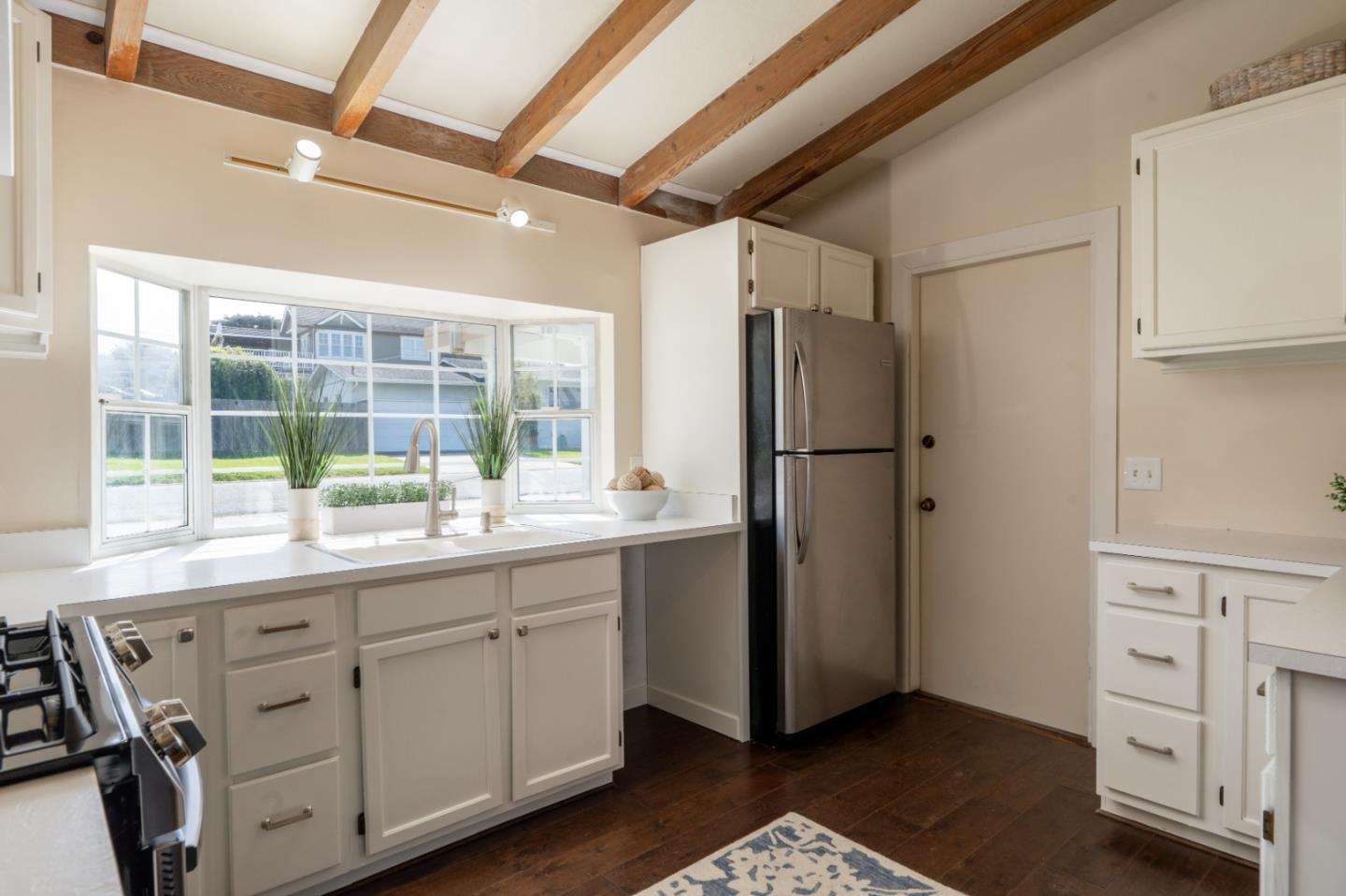 Detail Gallery Image 8 of 27 For 1124 Shell Ave, Pacific Grove,  CA 93950 - 4 Beds | 2 Baths