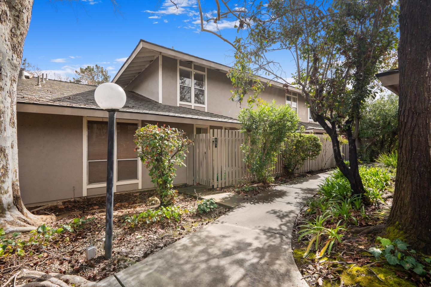 Detail Gallery Image 1 of 26 For 21071 Red Fir Ct, Cupertino,  CA 95014 - 2 Beds | 1/1 Baths