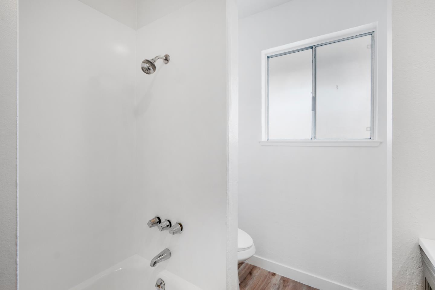 Detail Gallery Image 9 of 26 For 21071 Red Fir Ct, Cupertino,  CA 95014 - 2 Beds | 1/1 Baths