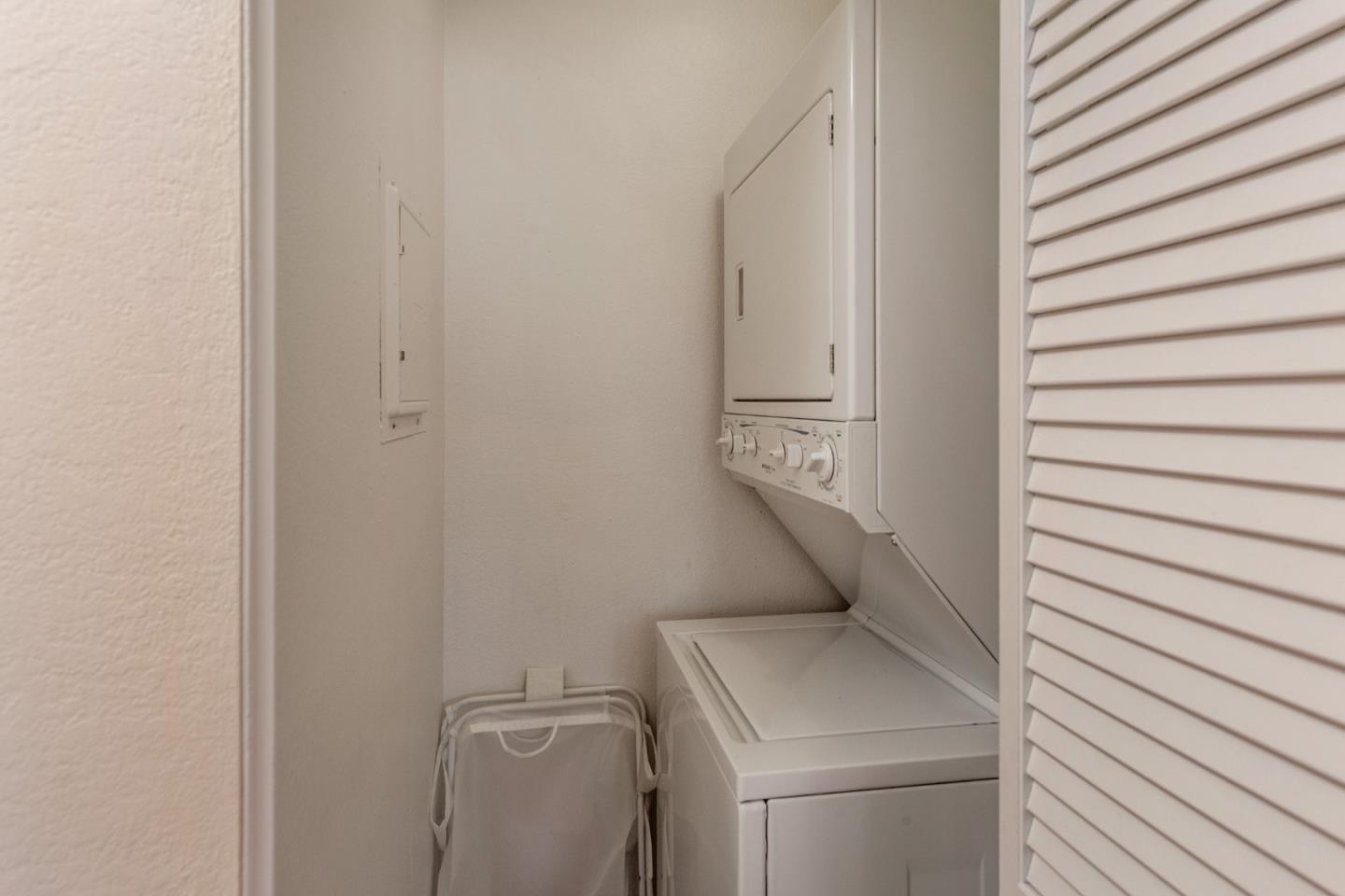 Detail Gallery Image 11 of 18 For 938 Clark Ave #11,  Mountain View,  CA 94040 - 2 Beds | 1 Baths