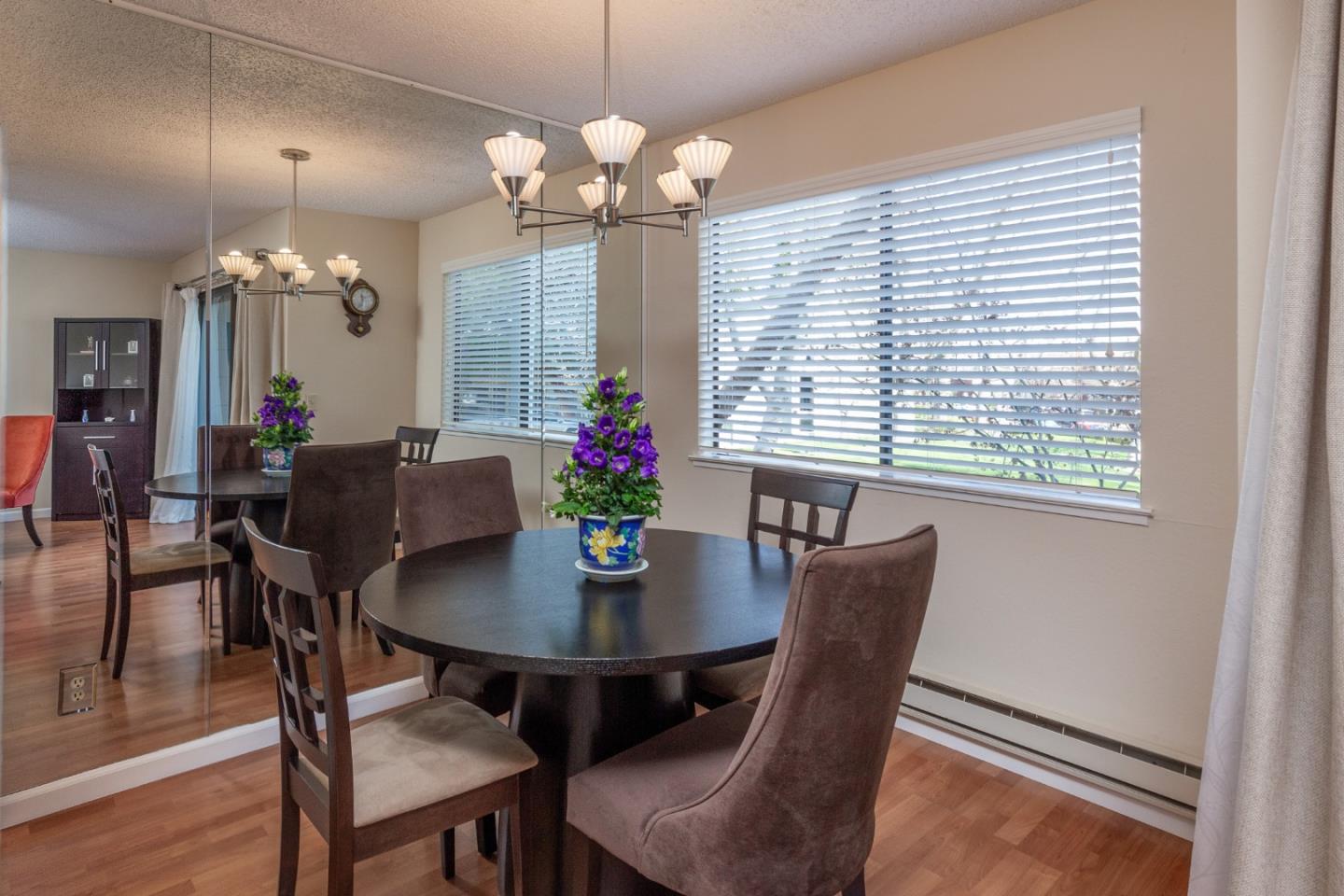 Detail Gallery Image 5 of 15 For 938 Clark Ave #11,  Mountain View,  CA 94040 - 2 Beds | 1 Baths