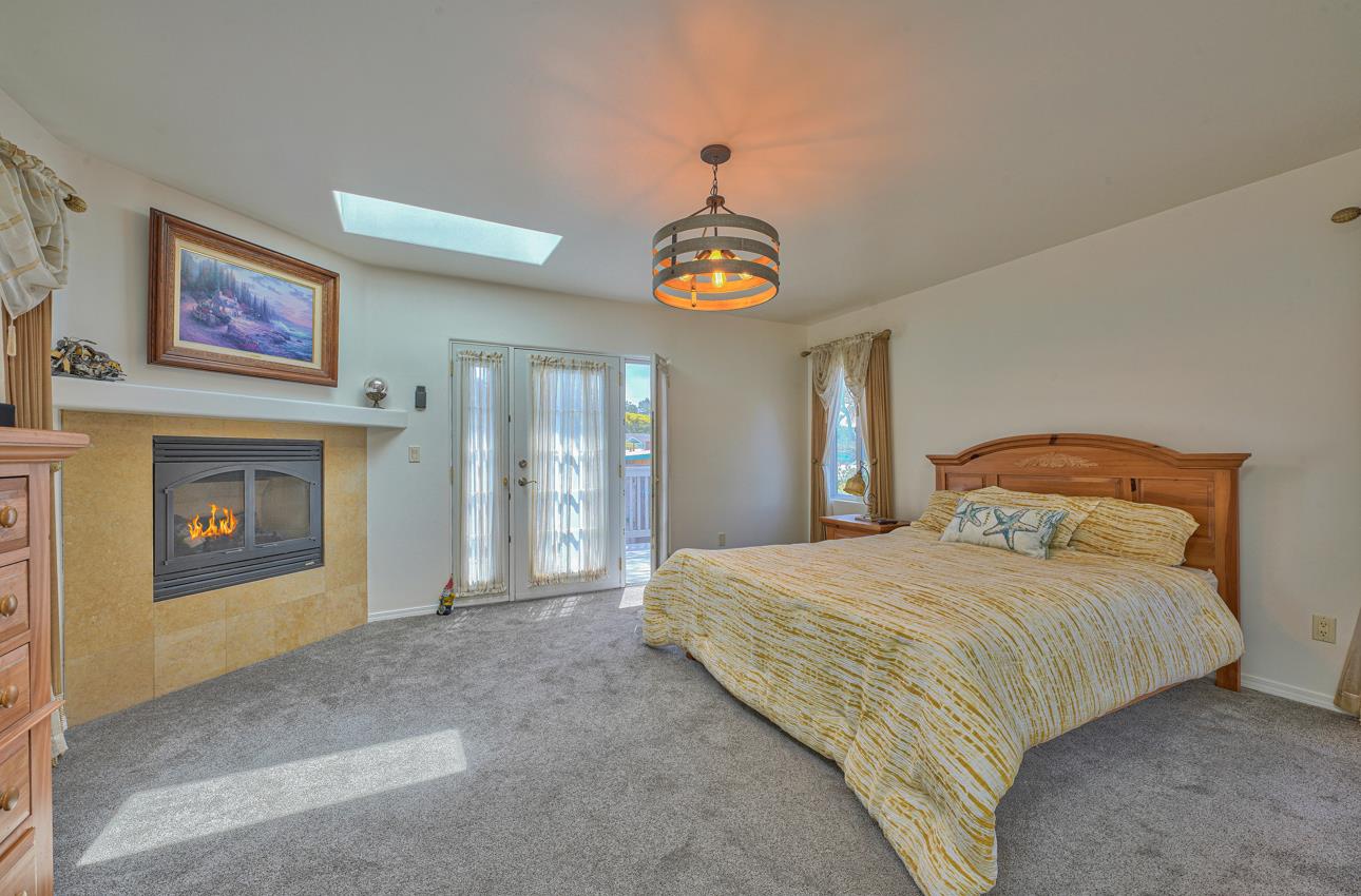 Detail Gallery Image 11 of 24 For 1213 Shafter Ave, Pacific Grove,  CA 93950 - 4 Beds | 1/1 Baths