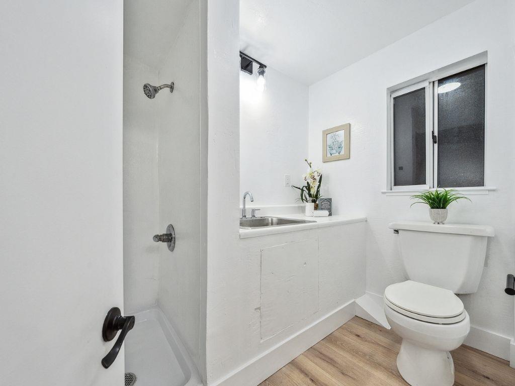 Detail Gallery Image 15 of 42 For 1782 Woodhaven Way, Oakland,  CA 94611 - 5 Beds | 2/1 Baths