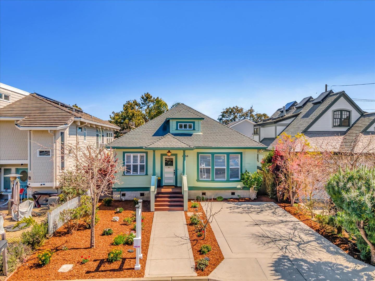 Detail Gallery Image 1 of 1 For 1550 Lincoln Ave, Capitola,  CA 95010 - 3 Beds | 2 Baths