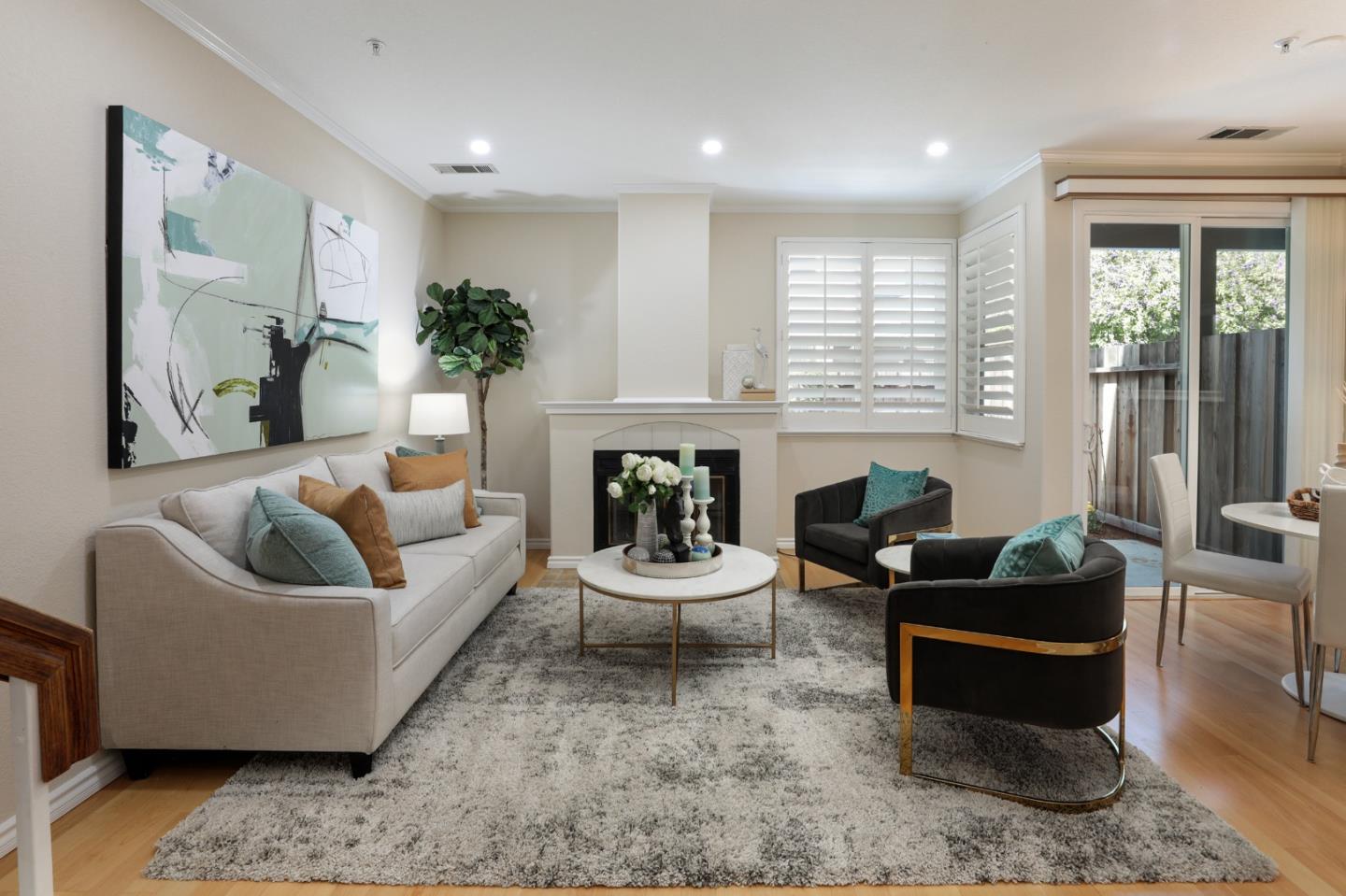 Detail Gallery Image 1 of 1 For 324 Oaktree Dr, Mountain View,  CA 94040 - 2 Beds | 2/1 Baths