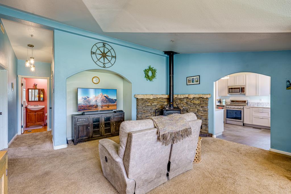 Detail Gallery Image 7 of 58 For 31900 Loma Chiquita Rd, Los Gatos,  CA 95033 - 4 Beds | 2 Baths