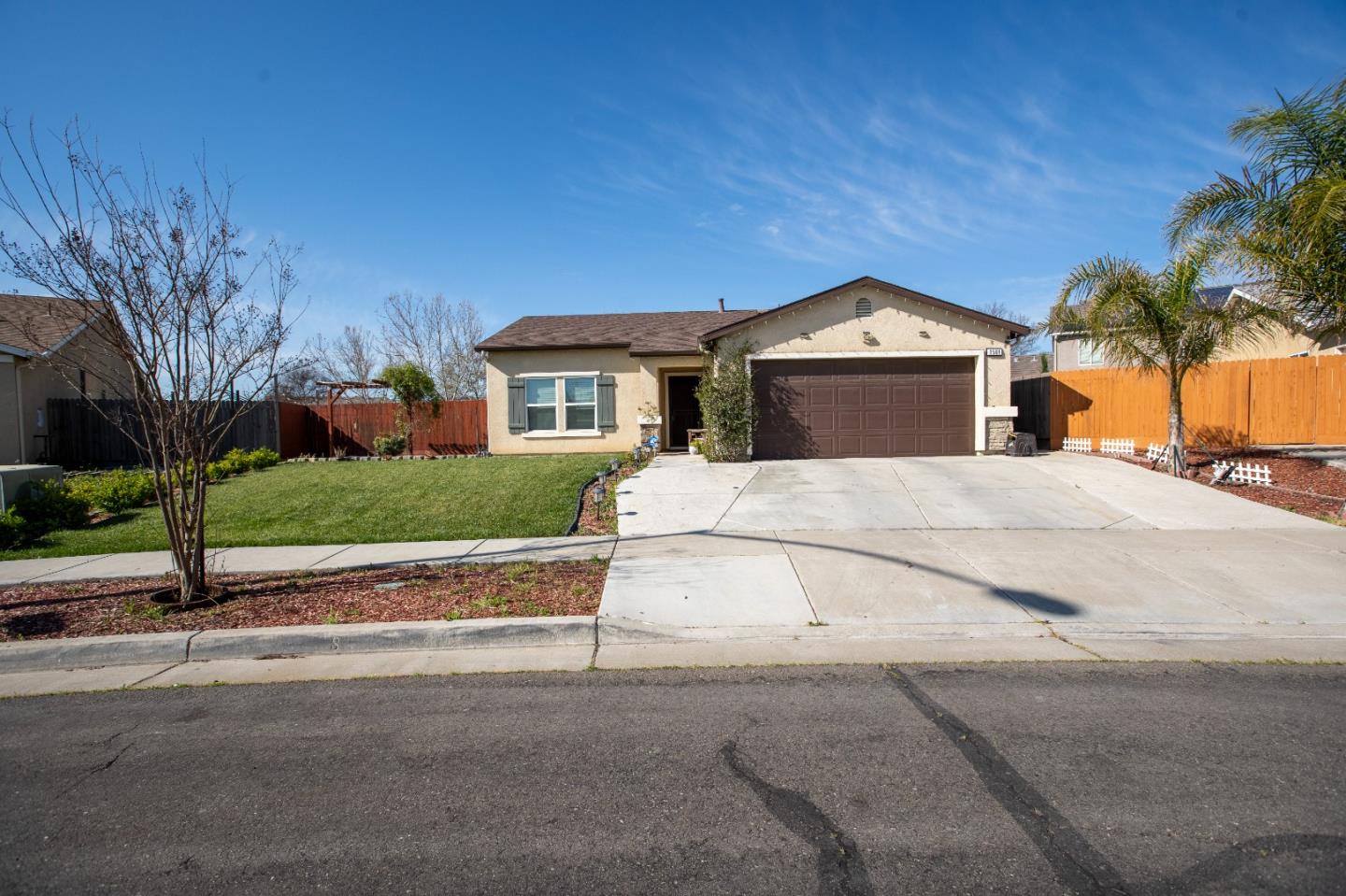 Detail Gallery Image 1 of 14 For 1501 La Purisma St, Los Banos,  CA 93635 - 3 Beds | 2 Baths