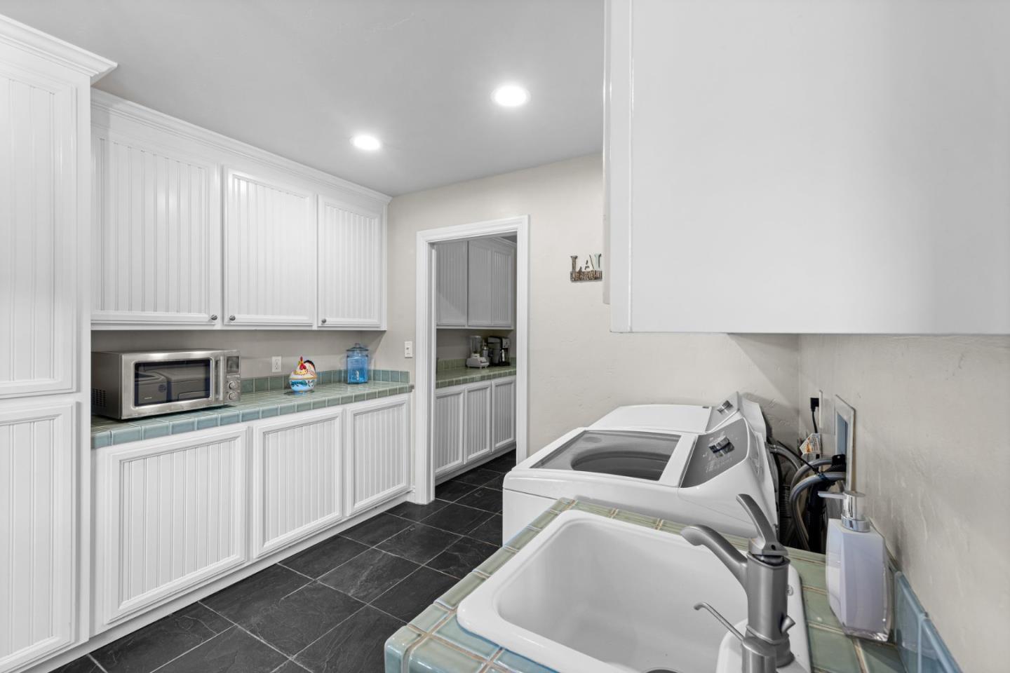 Detail Gallery Image 15 of 63 For 7831 Santa Theresa Dr, Gilroy,  CA 95020 - 4 Beds | 2/1 Baths