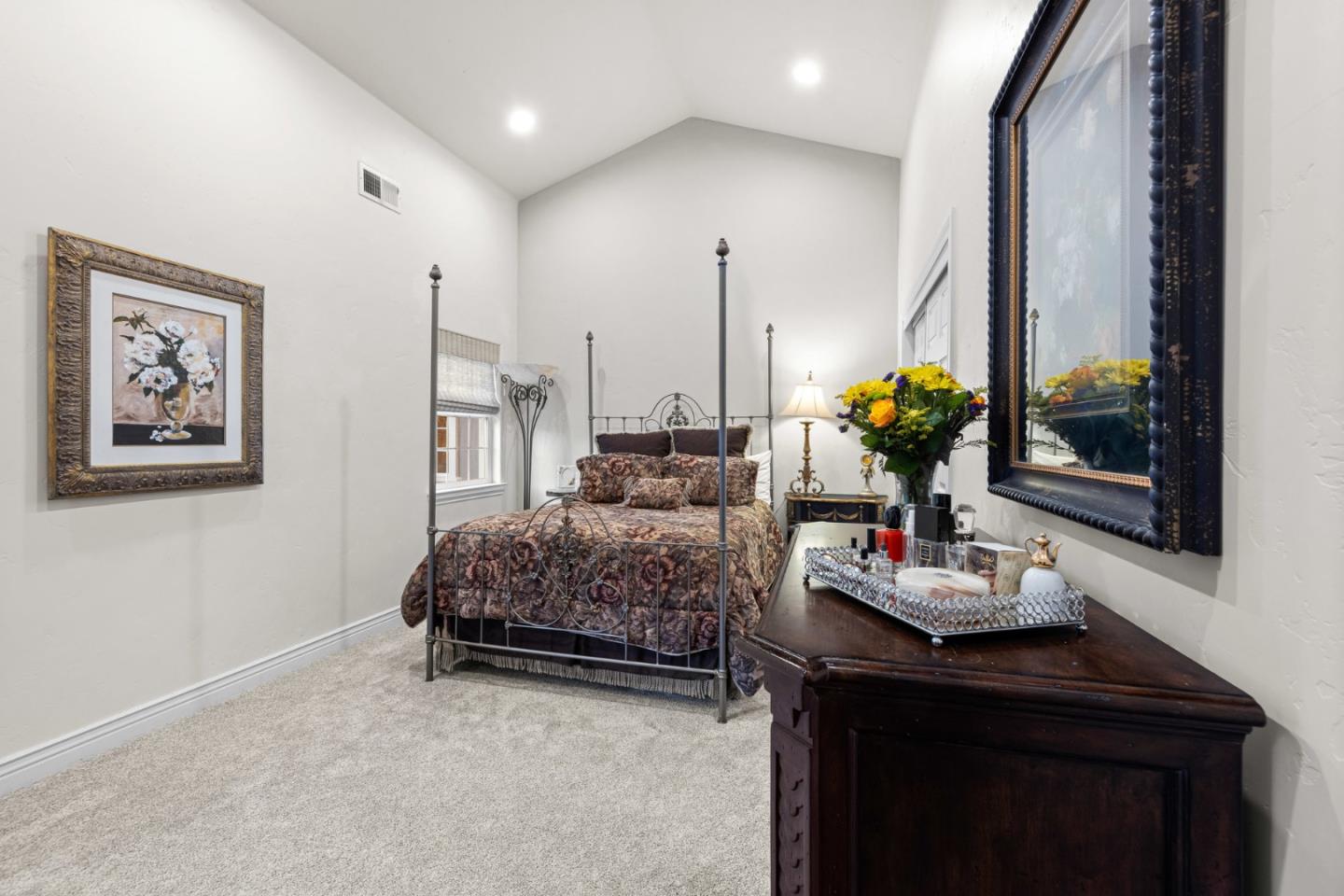 Detail Gallery Image 17 of 63 For 7831 Santa Theresa Dr, Gilroy,  CA 95020 - 4 Beds | 2/1 Baths