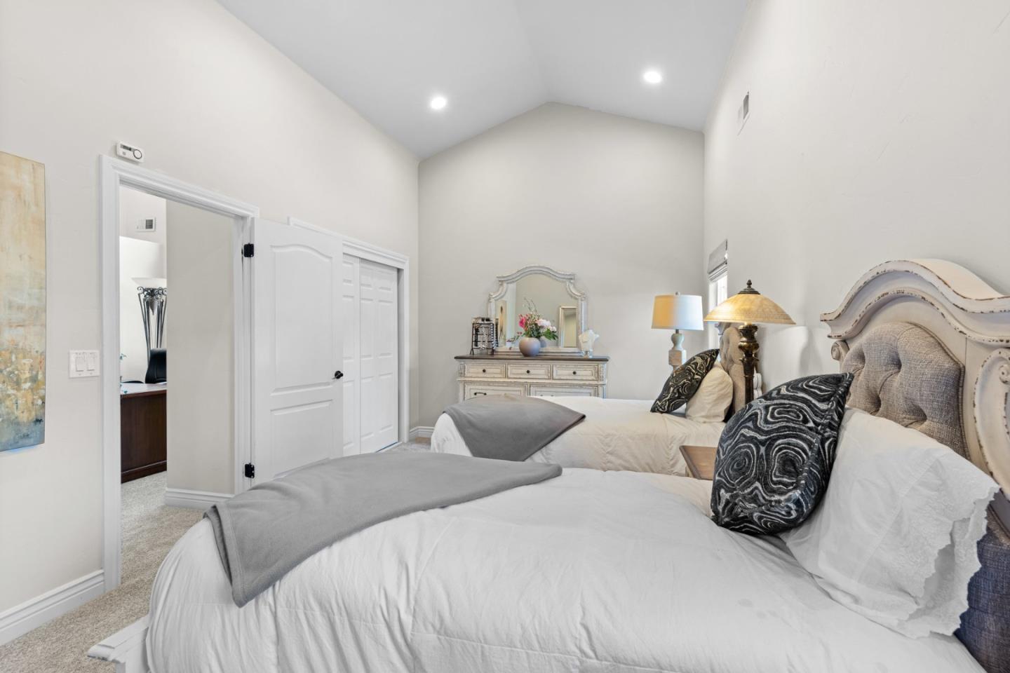 Detail Gallery Image 22 of 63 For 7831 Santa Theresa Dr, Gilroy,  CA 95020 - 4 Beds | 2/1 Baths