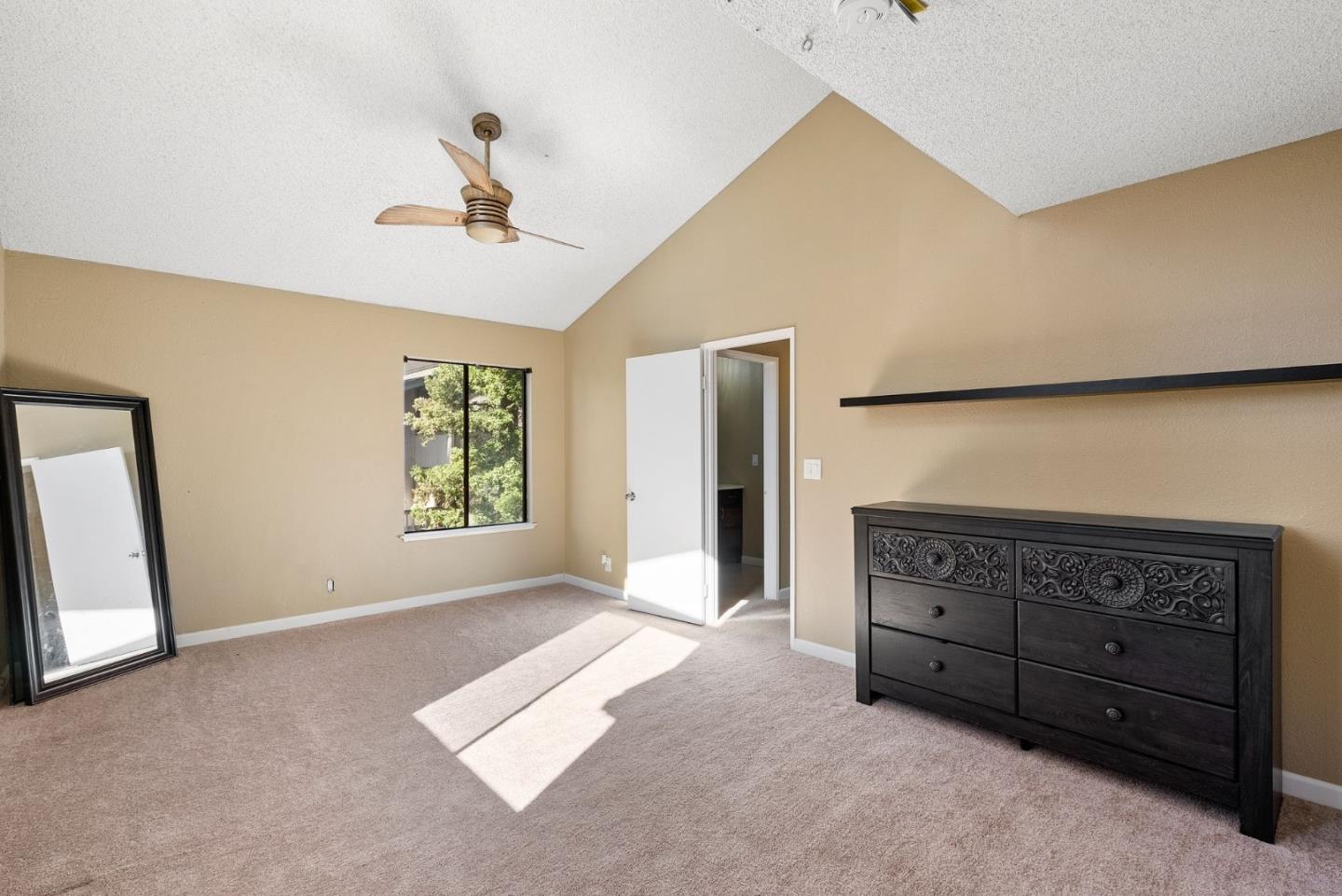 Detail Gallery Image 18 of 34 For 1116 Holmes Way, Hayward,  CA 94541 - 3 Beds | 2/1 Baths