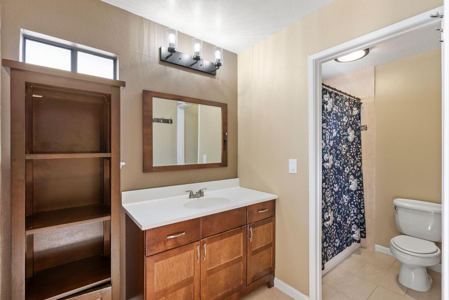 Detail Gallery Image 25 of 34 For 1116 Holmes Way, Hayward,  CA 94541 - 3 Beds | 2/1 Baths