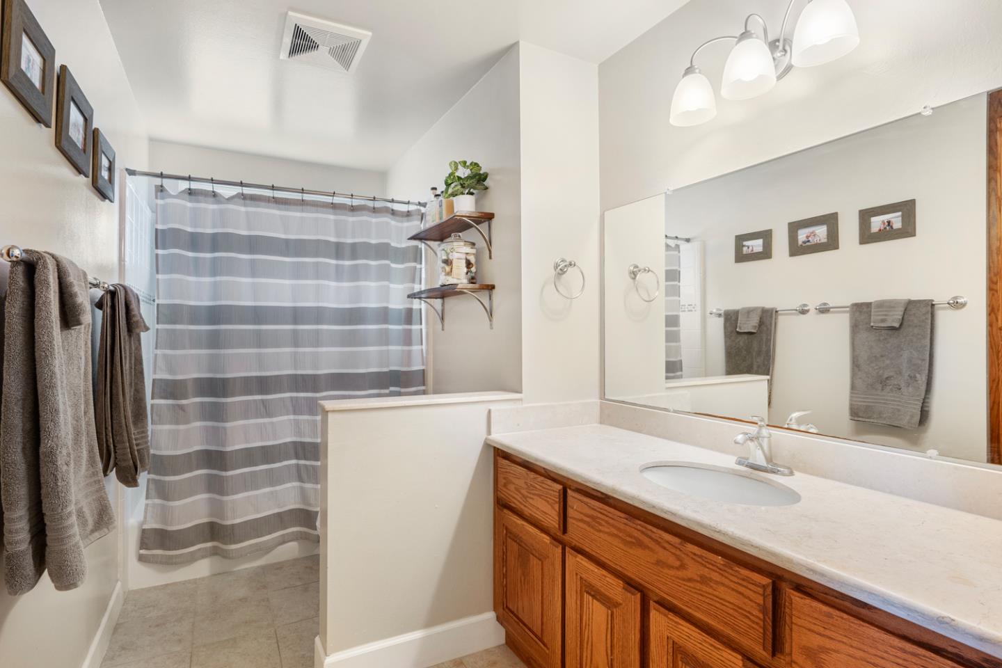 Detail Gallery Image 21 of 29 For 1068 Sierra Madre Dr, Salinas,  CA 93901 - 3 Beds | 2 Baths