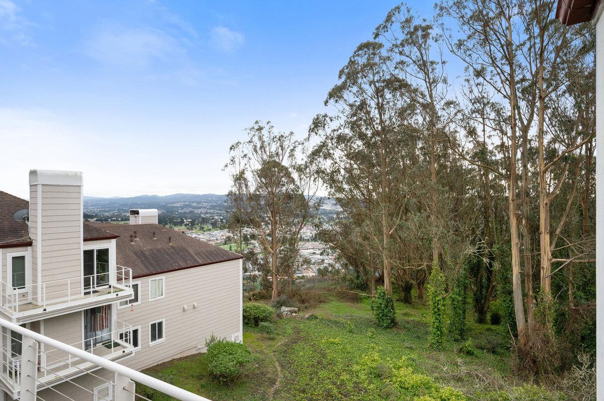 Detail Gallery Image 6 of 33 For 495 Mountain View Dr #1,  Daly City,  CA 94014 - 2 Beds | 2 Baths
