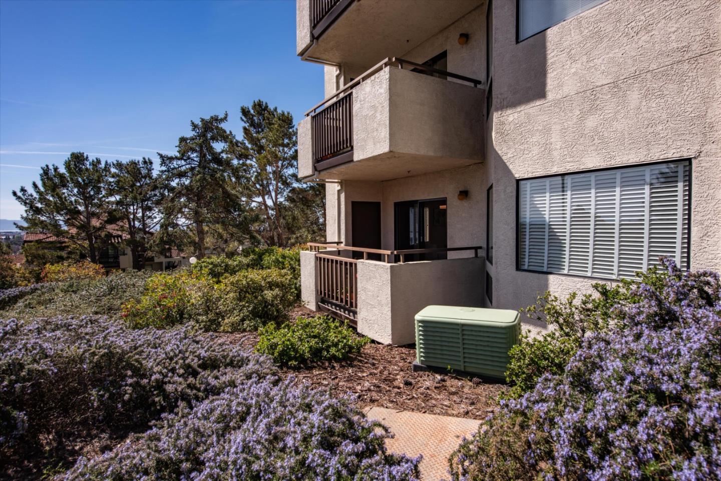 Detail Gallery Image 1 of 1 For 21103 Gary Dr #105,  Castro Valley,  CA 94546 - 2 Beds | 2 Baths