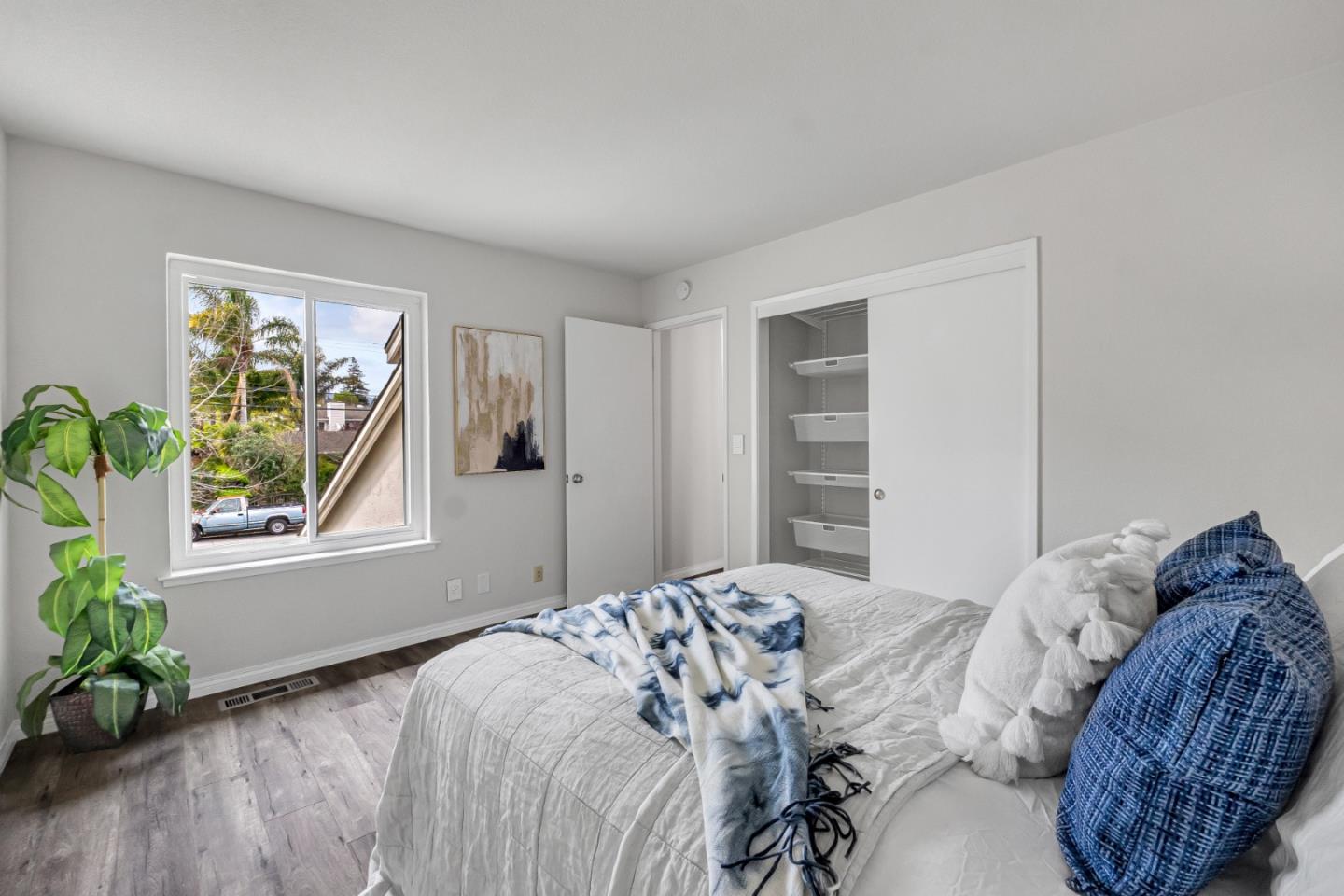 Detail Gallery Image 15 of 35 For 1918 Hackett Ave, Mountain View,  CA 94043 - 3 Beds | 2/1 Baths