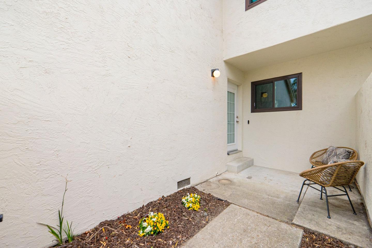 Detail Gallery Image 24 of 35 For 1918 Hackett Ave, Mountain View,  CA 94043 - 3 Beds | 2/1 Baths