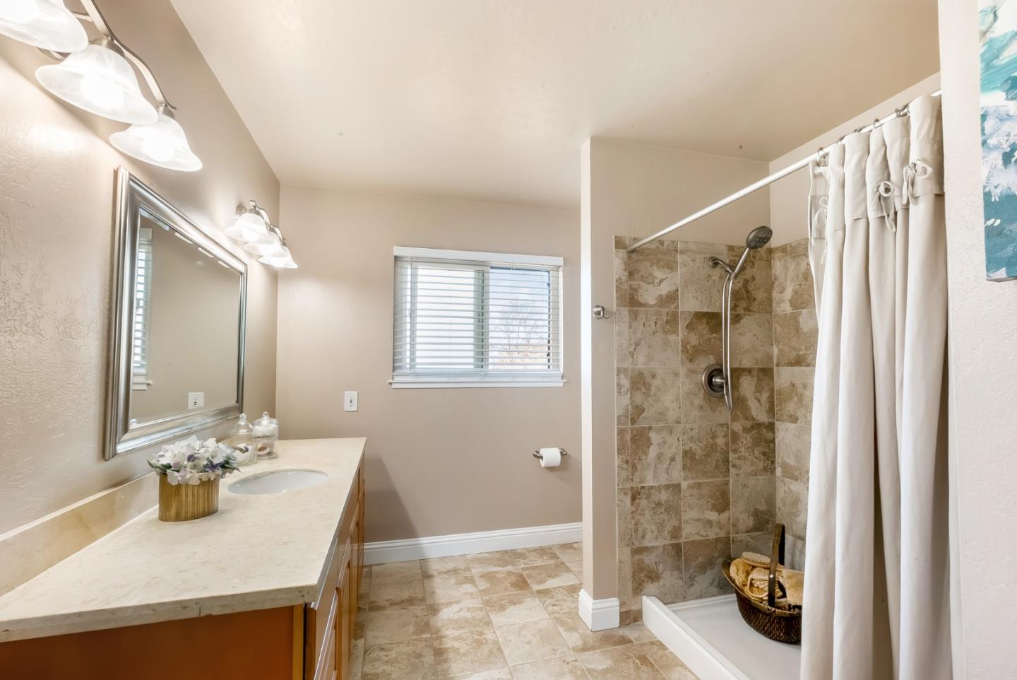 Detail Gallery Image 13 of 25 For 15006 Shasta Ln, Morgan Hill,  CA 95037 - 3 Beds | 2/1 Baths