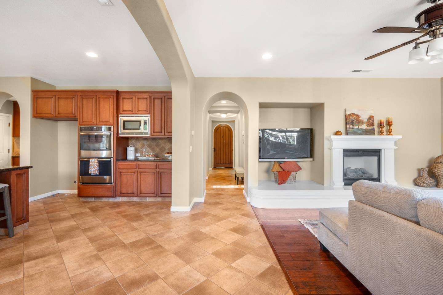 Detail Gallery Image 15 of 63 For 7180 Eagle Ridge Dr, Gilroy,  CA 95020 - 4 Beds | 3/1 Baths