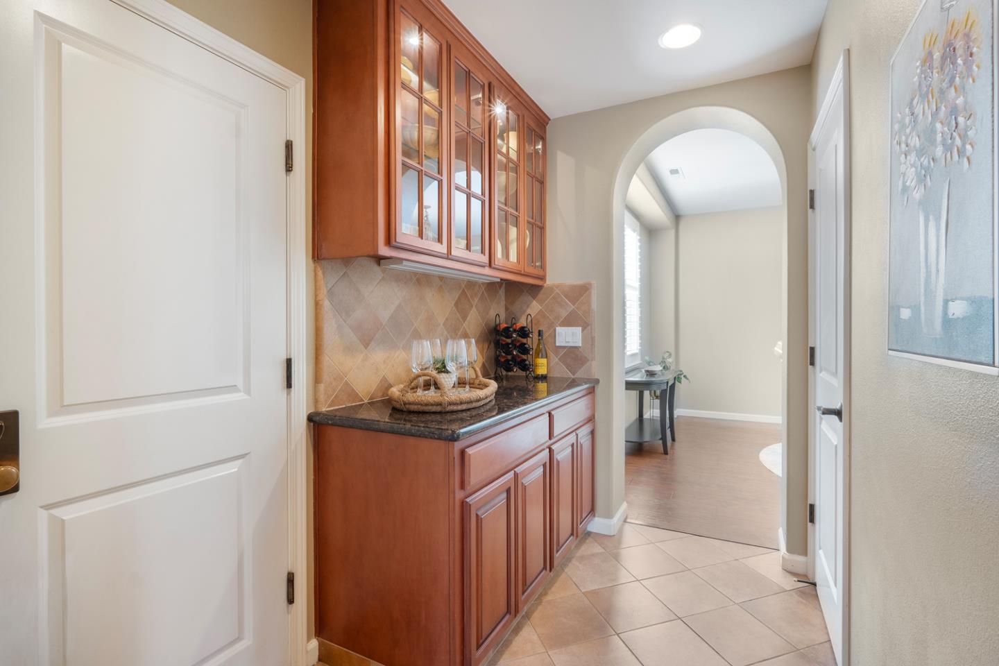 Detail Gallery Image 9 of 63 For 7180 Eagle Ridge Dr, Gilroy,  CA 95020 - 4 Beds | 3/1 Baths