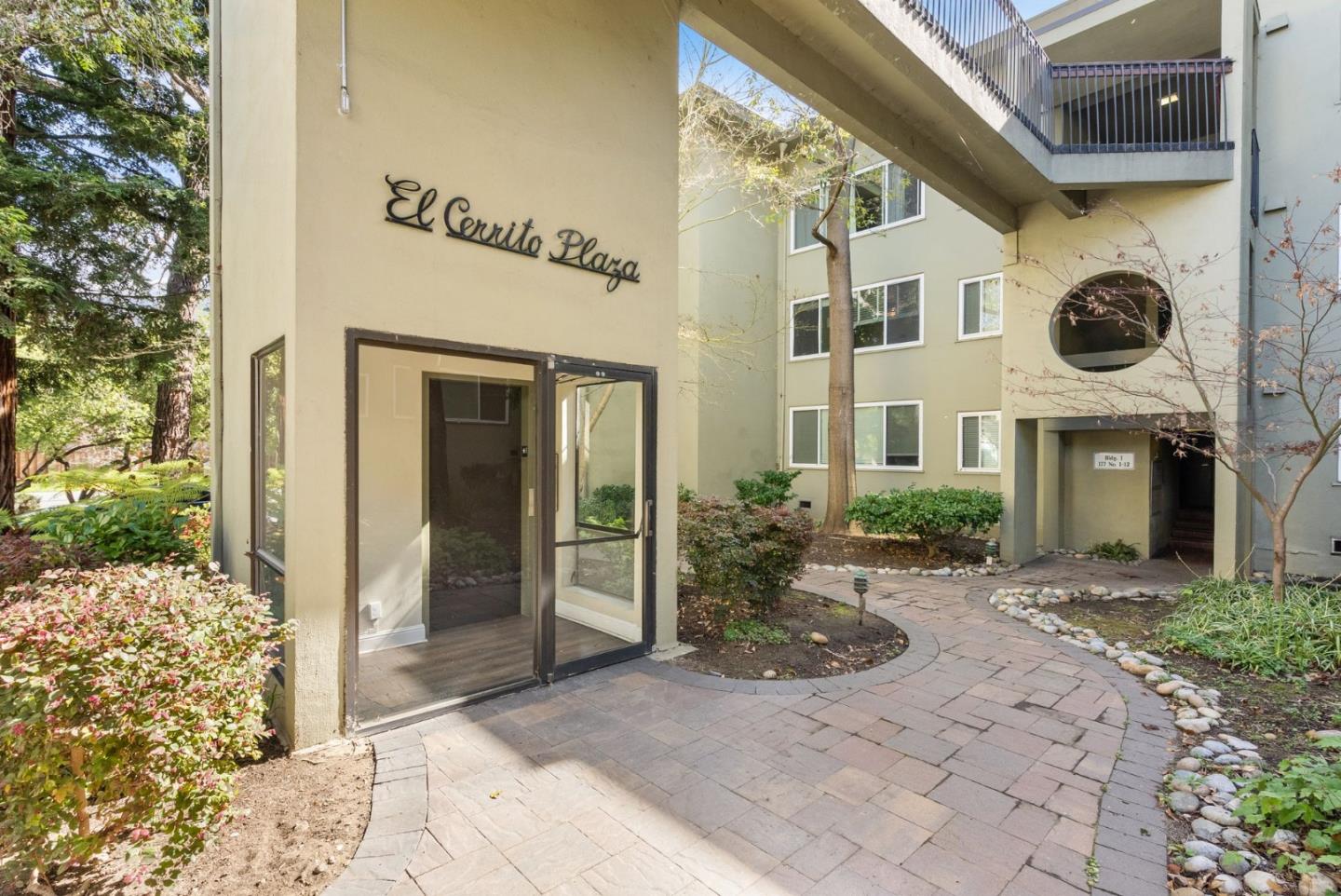 Detail Gallery Image 2 of 20 For 177 N El Camino Real #8,  San Mateo,  CA 94401 - 1 Beds | 1 Baths
