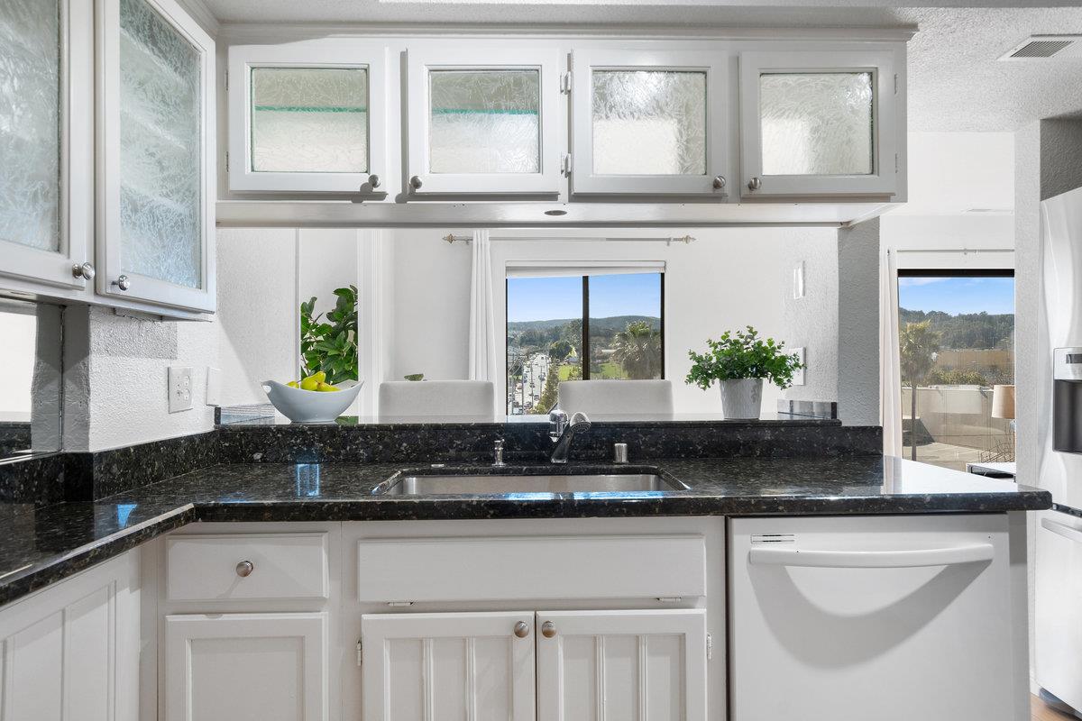 Detail Gallery Image 9 of 34 For 1396 El Camino Real #301,  Millbrae,  CA 94030 - 3 Beds | 2/1 Baths
