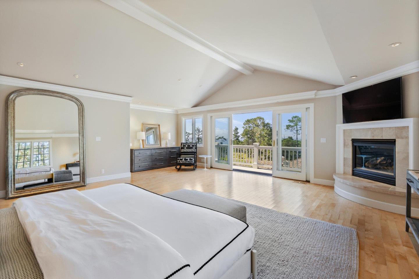 Detail Gallery Image 22 of 68 For 3892 Ronda Rd, Pebble Beach,  CA 93953 - 5 Beds | 4/1 Baths