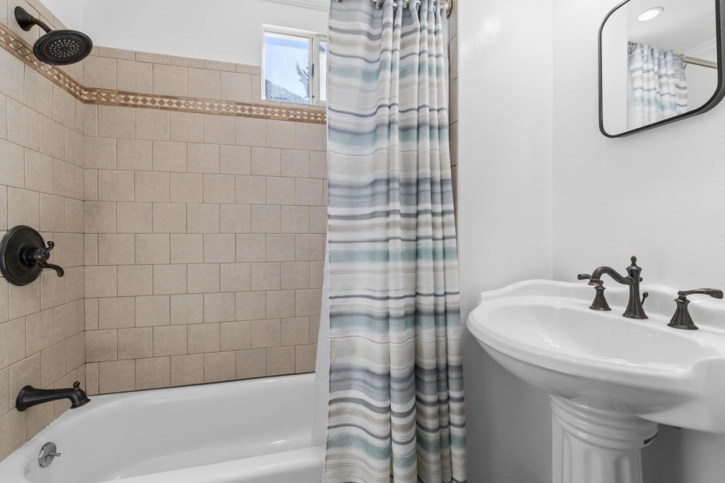 Detail Gallery Image 13 of 30 For 341 Fremont Ave, Pacifica,  CA 94044 - 3 Beds | 2 Baths