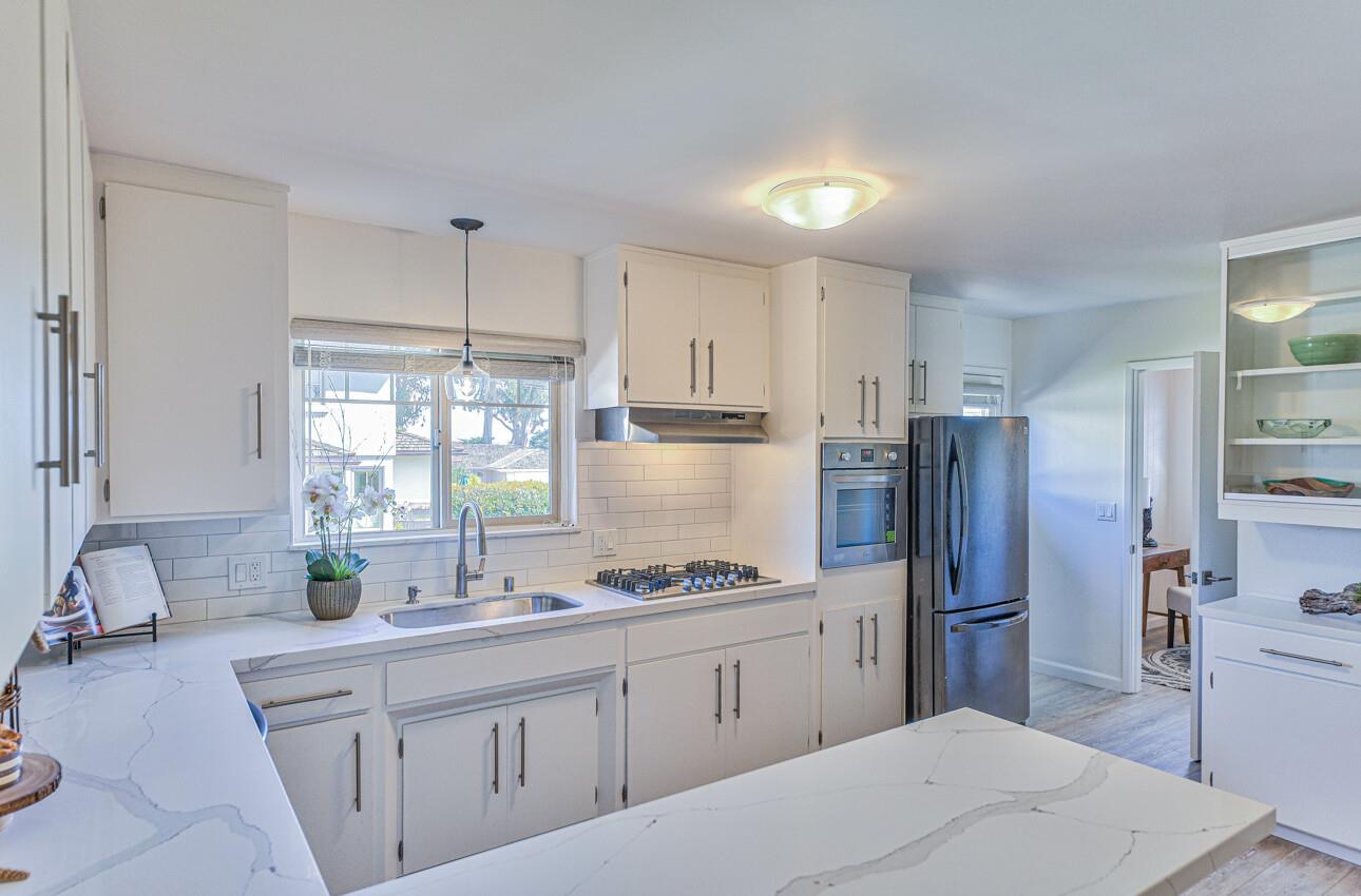 Detail Gallery Image 15 of 38 For 181 Del Monte Blvd, Pacific Grove,  CA 93950 - 3 Beds | 2 Baths