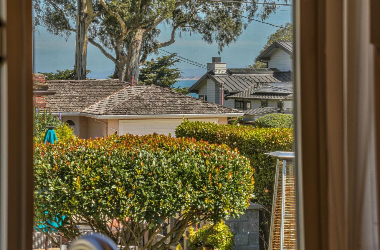 Detail Gallery Image 16 of 41 For 181 Del Monte Blvd, Pacific Grove,  CA 93950 - 3 Beds | 2 Baths