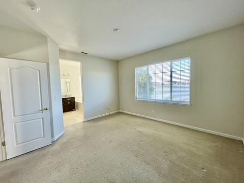 Detail Gallery Image 12 of 17 For 509 Breakwater Dr, Redwood City,  CA 94065 - 4 Beds | 2/1 Baths