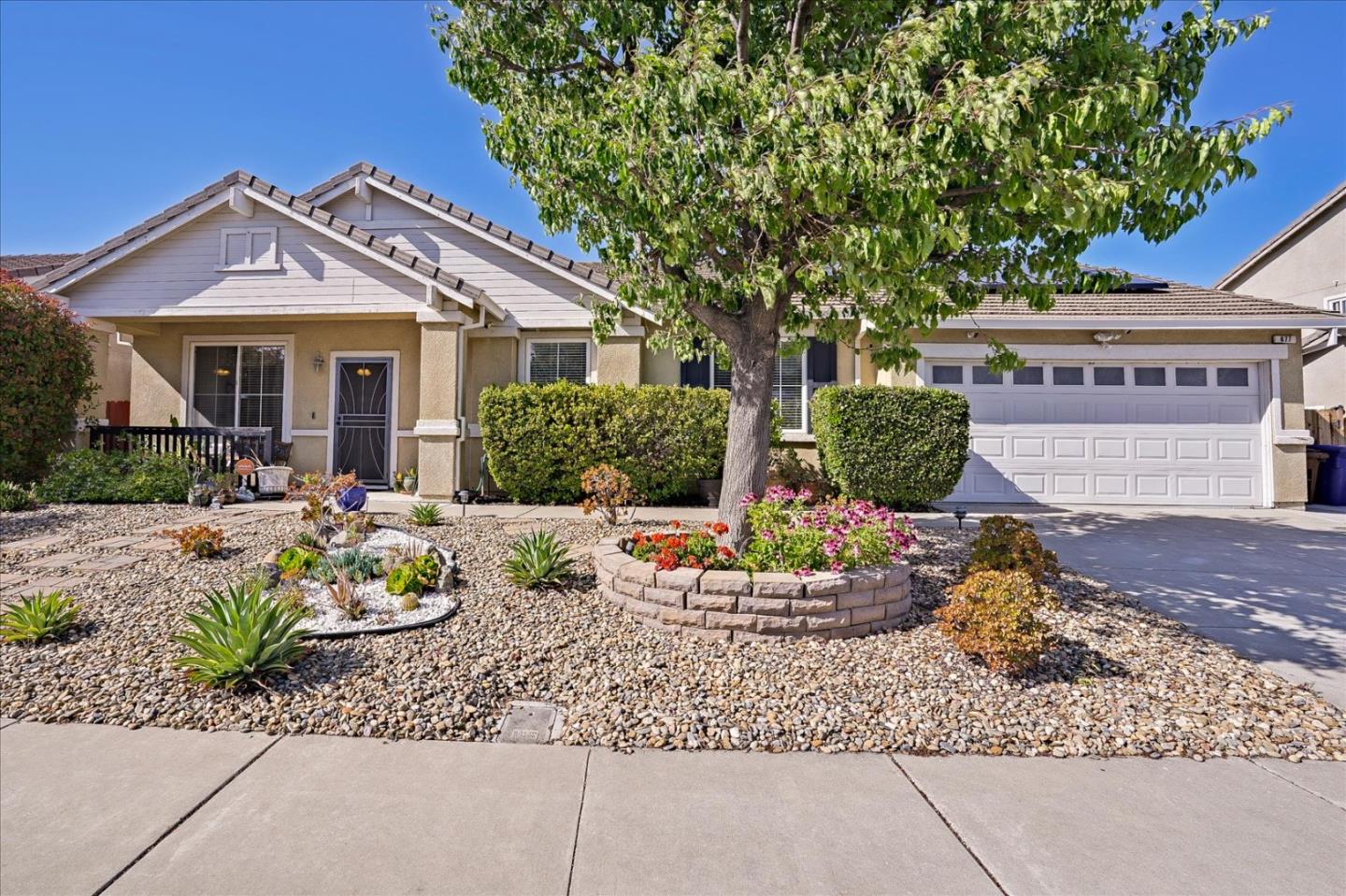 Detail Gallery Image 1 of 19 For 677 Meadow Canyon Dr, Pittsburg,  CA 94565 - 4 Beds | 2 Baths