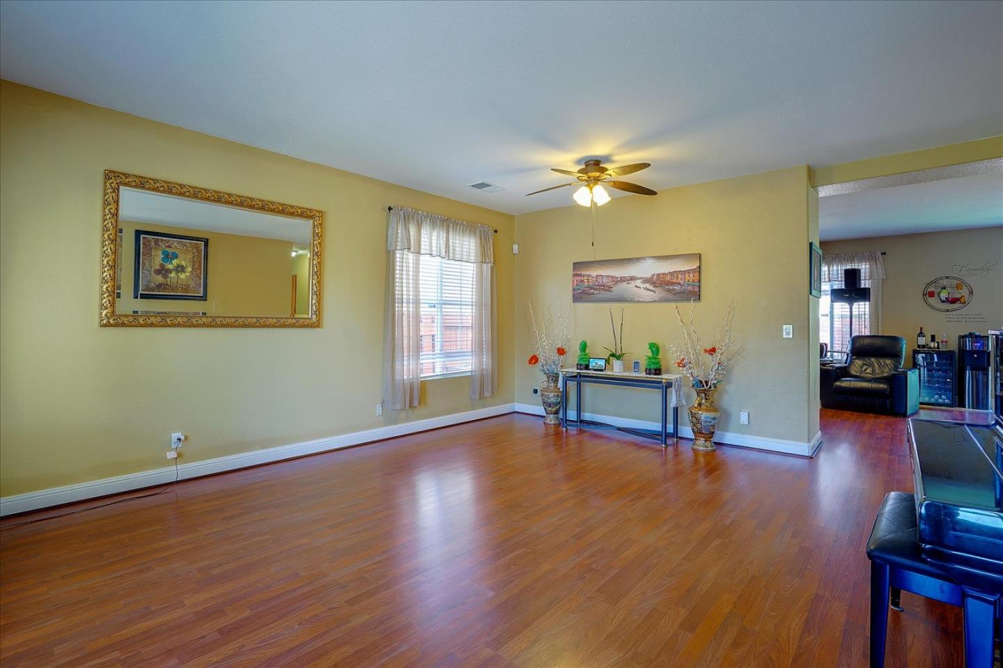 677 Meadow Canyon Dr, Pittsburg, CA 94565 photo 3