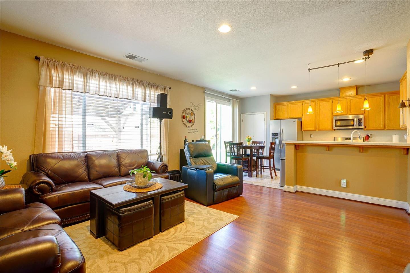 677 Meadow Canyon Dr, Pittsburg, CA 94565 photo 4
